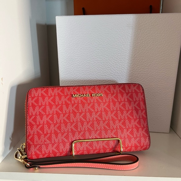 Michael Kors Pink Wristlet Wallet with Gold Hardware EUC - Picture 1 of 10